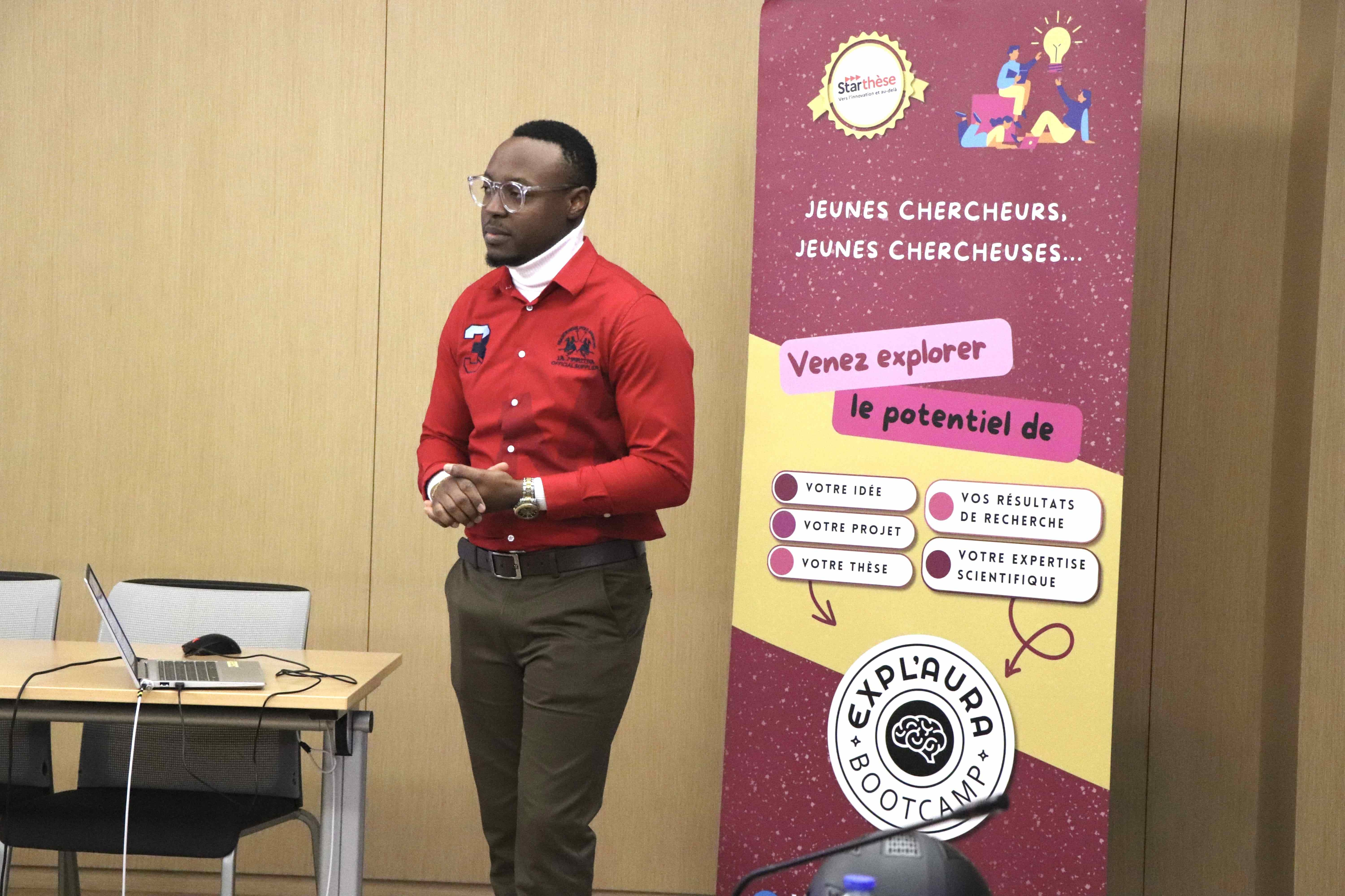 Aymar Tchagoue presenting at Starthèse